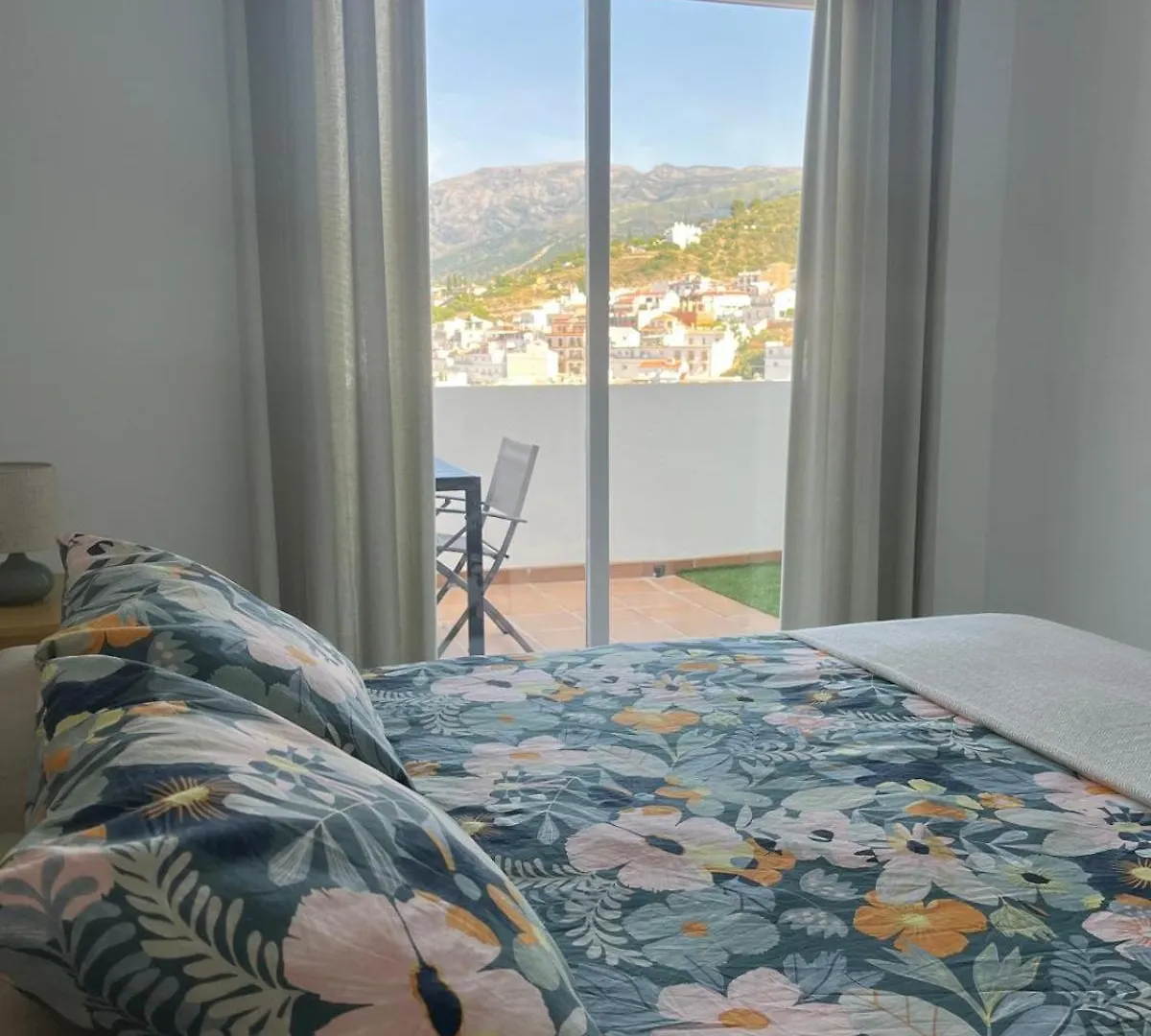 Apartamento Con Piscina Y Vistas - Cómpeta
